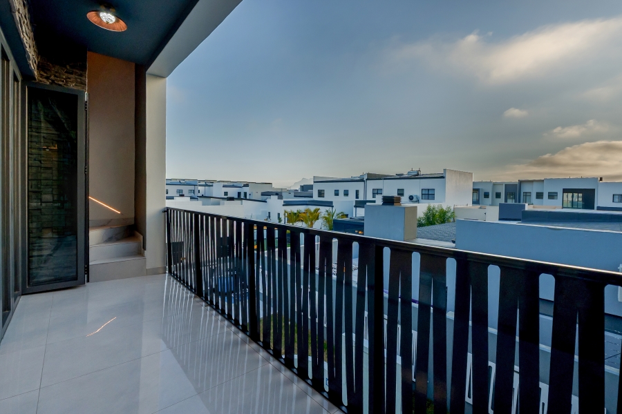6 Bedroom Property for Sale in Sandown Western Cape